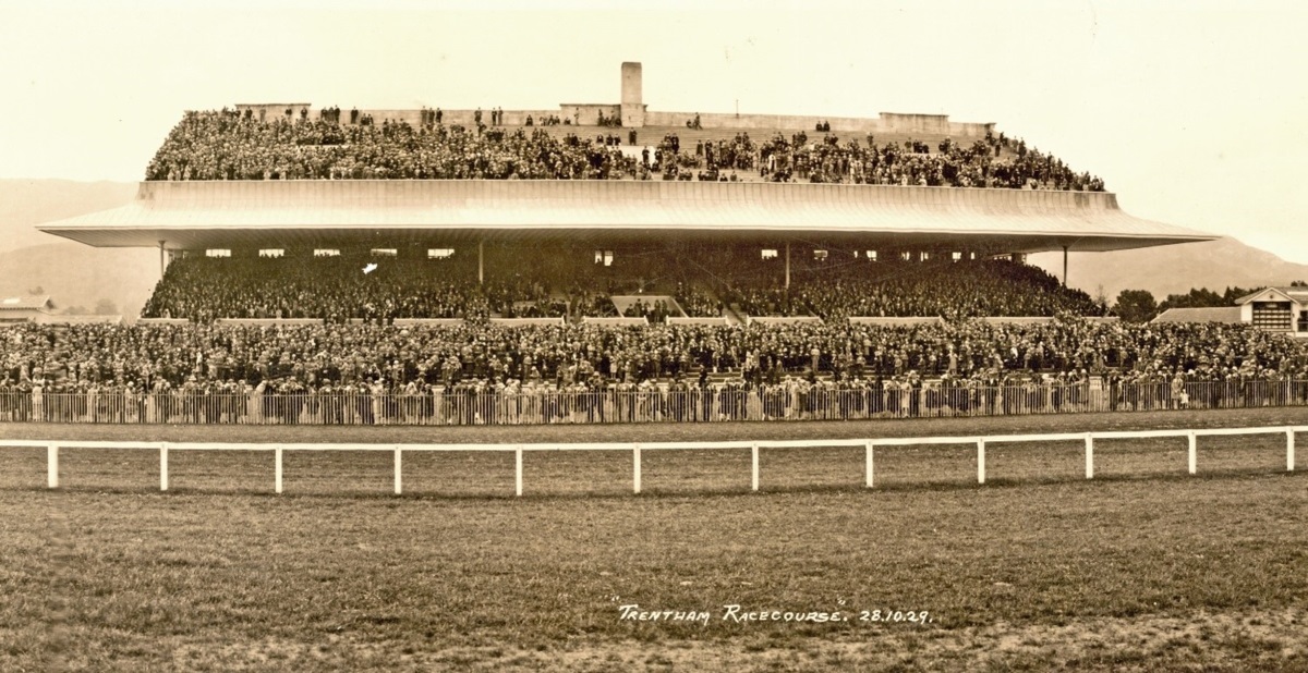 UH HISTORY Trentham Racecourse and the Royal Wellington Golf Club.jpg