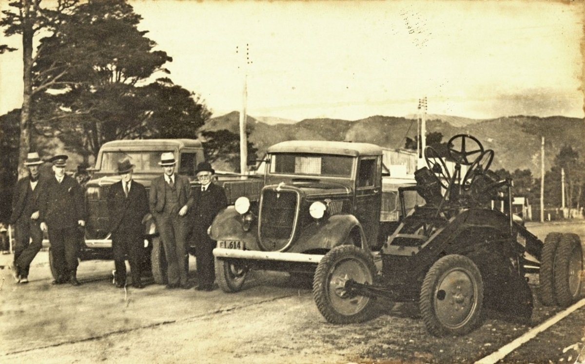 UH HISTORY Upper Hutt Borough Council and Angus McCurdy.jpg